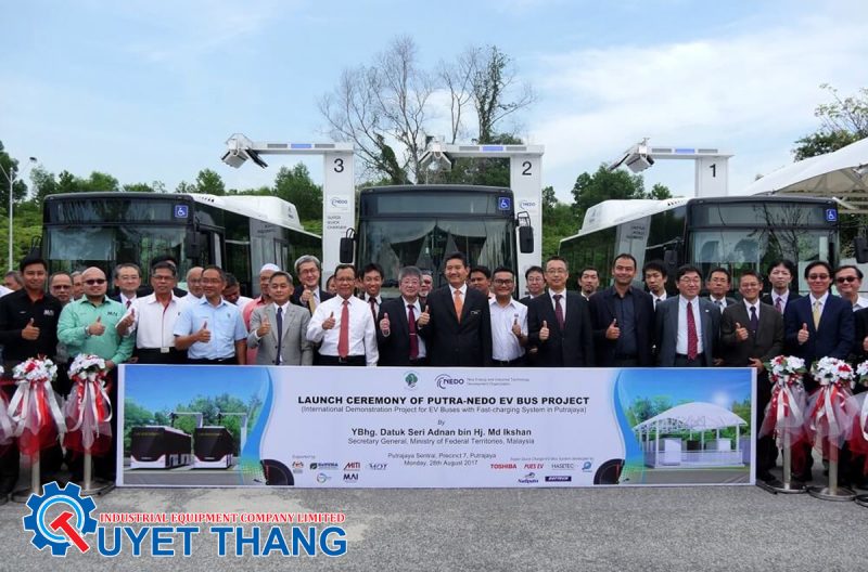 Thi cong lap dat tram sac xe dien tai viet nam