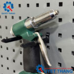 máy bắn rivet
