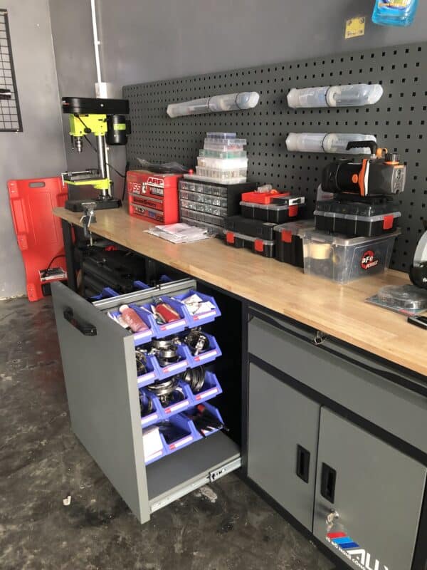 Báo Giá Chi Tiết Hệ Tủ ALLY QT-HT23-B: Vì Sao Đây Là "Vũ Khí Bí Mật" Của Các Garage Chuẩn 5S Năm 2025?