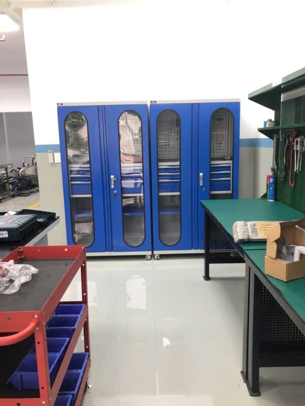 Giải Pháp Toàn Diện Cho Phòng Sạch - Công Ty TNHH Thiết Bị Công Nghiệp 3 tủ đồ nghề phòng sạch