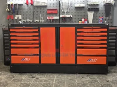 Hệ tủ thao tác ALLY, Tủ thao tác ALLY, Hệ tủ thao tác, Hệ tủ thao tác công nghiệp, Tủ dụng cụ ALLY, Bàn thao tác công nghiệp, Giải pháp lưu trữ công nghiệp, Thiết bị nhà xưởng ALLY, Tủ dụng cụ cơ khí, Tủ dụng cụ nhà xưởng, Bàn làm việc công nghiệp chuẩn 5S, Hệ thống lưu trữ dụng cụ, Hệ tủ thao tác cho nhà máy, Tủ thao tác có ngăn kéo, Lắp đặt hệ tủ thao tác, Tiêu chuẩn 5S trong sản xuất, Thiết bị lưu trữ công cụ, Sắp xếp nhà xưởng, Tăng hiệu suất làm việc, An toàn lao động, Nội thất công nghiệp, Thép sơn tĩnh điện, Dụng cụ chuyên dụng, Giải pháp sắp xếp nhà xưởng, Cách sắp xếp dụng cụ khoa học, Nhà xưởng lộn xộn, Làm sao để nhà xưởng gọn gàng, Tối ưu không gian làm việc.