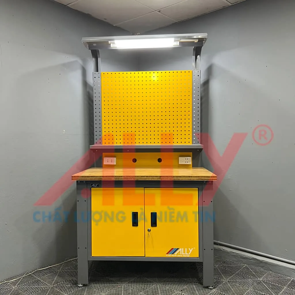 bàn nguội thao tác cơ khí ALLY-QT-BN14, bàn nguội cơ khí ALLY-QT-BN14, bàn nguội công nghiệp ALLY-QT-BN14, bàn nguội cơ khí có hộc tủ, bàn nguội thao tác khung thép sơn tĩnh điện, bàn nguội cơ khí mặt thép chịu lực, bàn nguội cơ khí 1m4, bàn nguội cơ khí chịu lực, bàn nguội thao tác lắp ráp linh kiện, bàn nguội cơ khí cho xưởng cơ khí, bàn nguội cơ khí cho nhà máy sản xuất, bàn nguội cơ khí cho gara ô tô, bàn nguội cơ khí đa năng, bàn nguội thao tác bảo trì thiết bị
